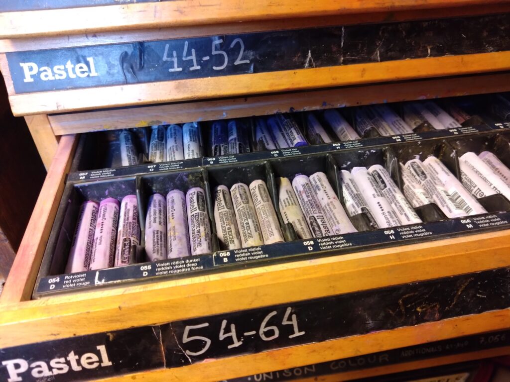 パリ】老舗画材店 Sennelier の世界を覗いてきた🎶～趣溢れるアートの